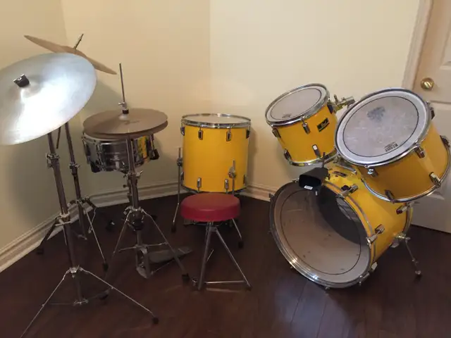 set of 7 pcs. of drums for sale in Drums & Percussion in City of Toronto - Image 3