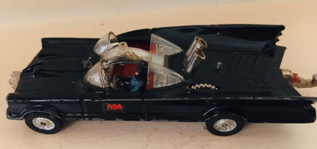 RARE VINTAGE CORGI TOYS BATMAN BATMOBILE DIECAST dans Art et objets de collection  à Brantford - Image 4