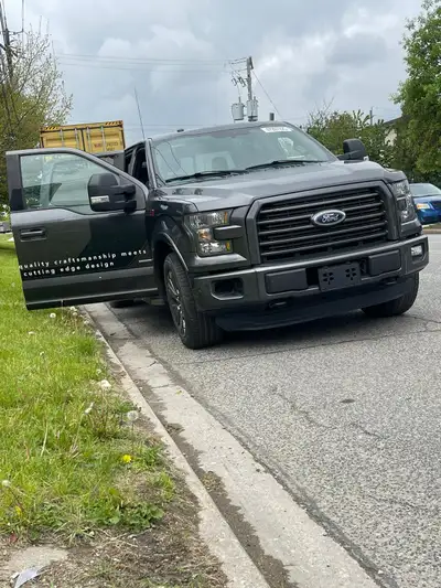I’m selling this beautiful truck 2016 Ford F150 XLT With panoramic roof and many more. No lights on...