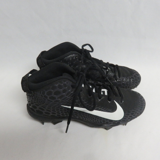 Nike Fast Flex Shoes Cleats Baseball Football Size 5 USA in Baseball & Softball in Red Deer - Image 3