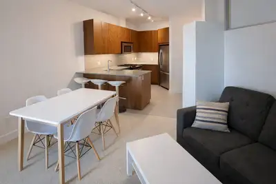 Bright and quiet top-floor unit in Burnaby near Metrotown! (Macpherson Walk East complex). Convenien...