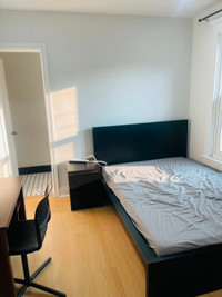 DownTown Bloor&Bathurst 1 bedroom with bathroom available May1st