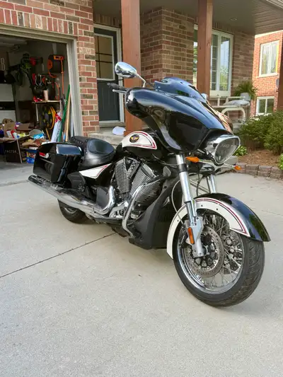 2012 victory crossroads LE #247 / 300 Clean bike have all parts to bring it back to original look in...