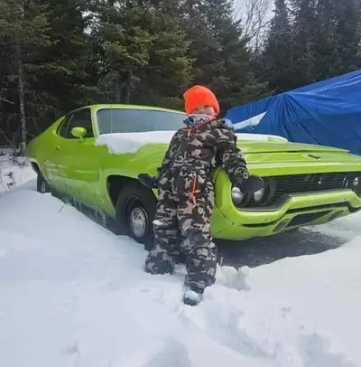 1971 Roadrunner. Need to be restored. Non matching no. 440 engine. 727 slapstick. Everything is ther...