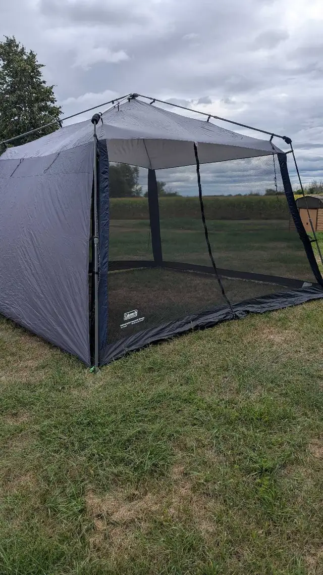 Coleman 11x11 screen tent with privacy walls  in Fishing, Camping & Outdoors in Ottawa - Image 2