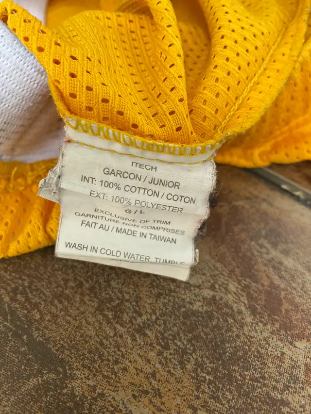 Youth hockey equipment in Hockey in Edmonton - Image 3