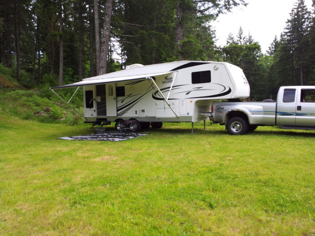 2006 Jazz Fifth Wheel Trailer in Travel Trailers & Campers in Nanaimo