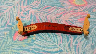 MADE IN CANADA! This is a Kun Bravo Collapsible shoulder rest for violin, made in an attractive wood...