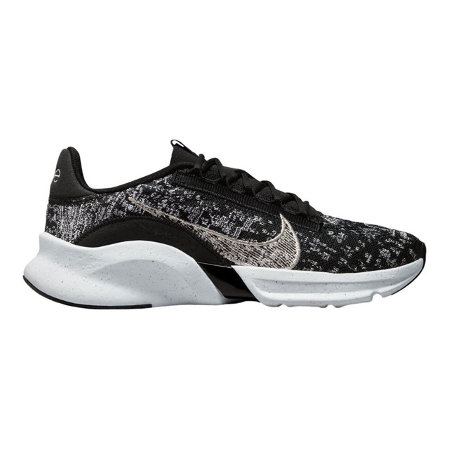 Nike Women's Running Shoes Size 7 and 8 in Women's - Shoes in Barrie