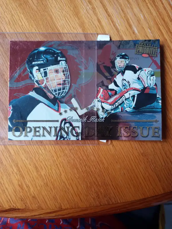 1997-98 Donruss Priority Postcards Opening Day /1000 Hasek in Arts & Collectibles in St. Catharines - Image 3