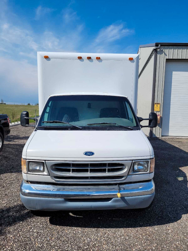 2001 Ford Econoline E350 SuperDuty Van in Cars & Trucks in Calgary - Image 2