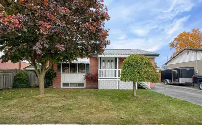 Updated 3-bedroom UPPER unit near Whitby GO station!
