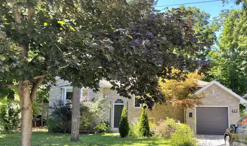 22 Betts Av Grimsby. Lovely Bungalow on 100 x 150 ft lot, located in a quiet area, surrounded by gre...