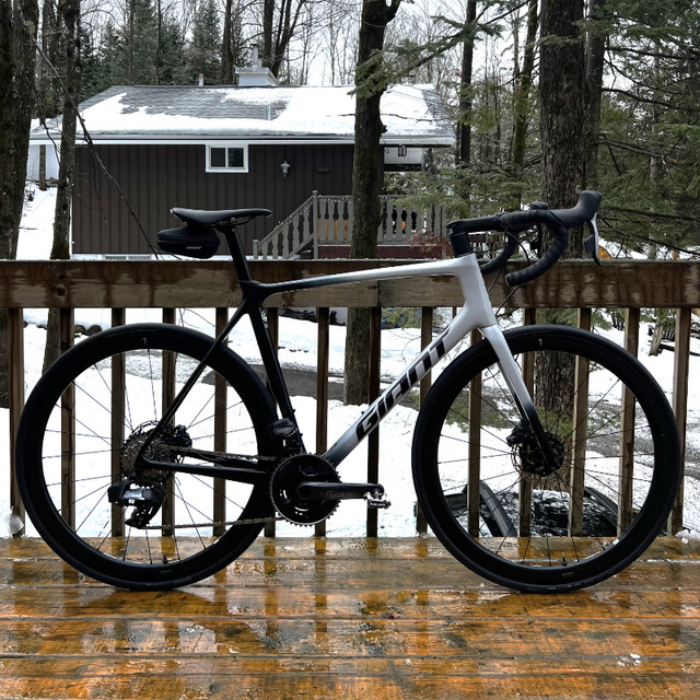 GIANT TCR PRO 0 AR 58CM COMME NEUF dans De route  à Laval/Rive Nord - Image 2