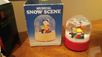 Holiday Season Musical Snow Scene - Figures Rotate during Music
