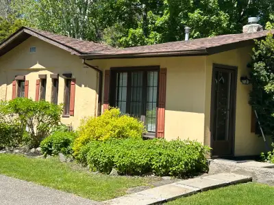 HOUSE for Rent in CALEDON. BOLTON area. Bungalow. 1200 sq ft in one level. Independent dwelling, sur...