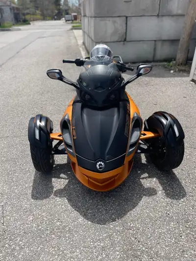 2013 Can Am Spyder RRs Sport Engine: 998Ccs Gold and black Good condition, includes original luggage...