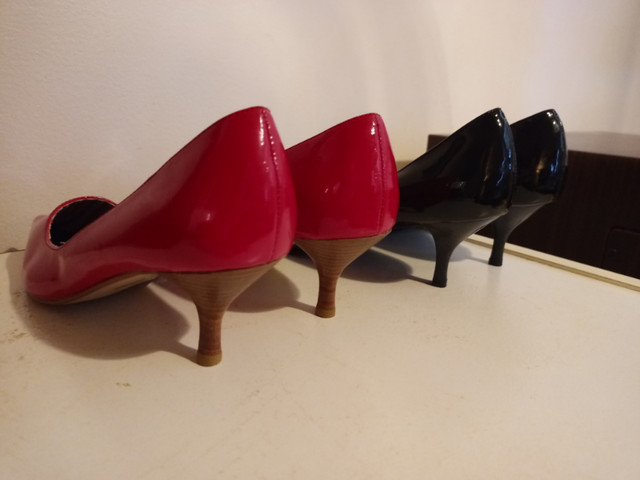 souliers à talons hauts rouge ou noir dans Femmes - Chaussures  à Ville de Montréal - Image 4
