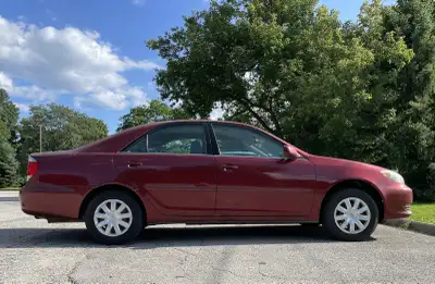 2005 Toyota Camry LE *** Selling as is *** ☑️ Very good condition ☑️ Low mileage ~ 260,000 km ☑️ Ori...