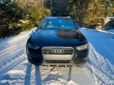 Propriétaire depuis 2019. Toujours entretenu chez spécialiste Audi. Très bonne condition. Roule comm...