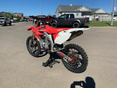 2009 CRF 450X Near new condition aprox. 15 hours FMF pipe Jet kit Air box mod Air pump delete Update...