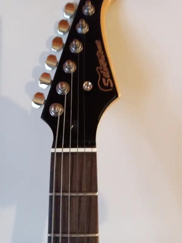 SILVERSTONE BLACK\WHITE ELECTRIC GUITAR in Guitars in City of Halifax - Image 8