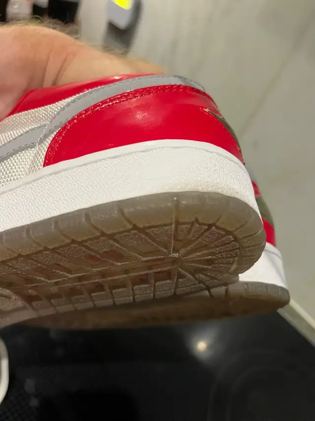 Nike Air Jordan 1 Retro Low South Side-9.5 in Men's Shoes in City of Montréal - Image 10