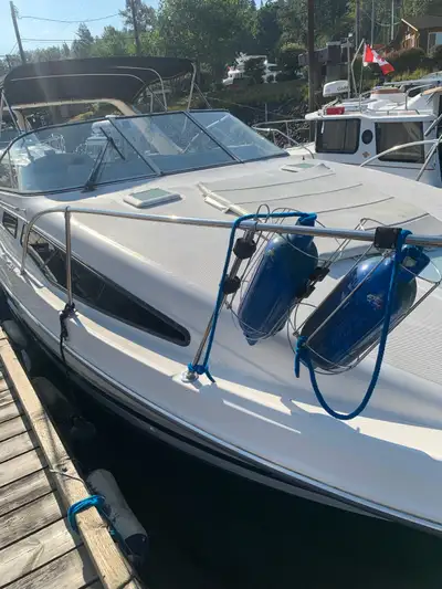 28 foot Bayliner excellent Boat sleep six people everything in you in the boat asking 35,000 call fo...