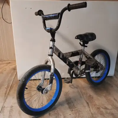 Vélo pour enfant de 16 pouces à thème Batman Vs Superman, View more
