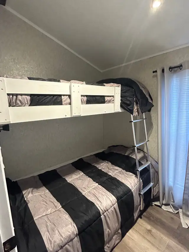 Cottage Resort in Houses for Sale in St. Catharines - Image 5