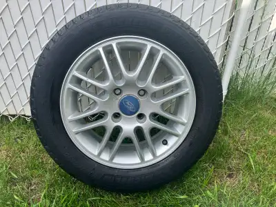 195/60r15 MICHELIN defender T+H. 88H. 7/32 .Inclus 4 jantes FORD 6jx15 avec TPMS. Bolt Pattern 4x4.2...