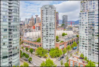 Ready-to-Move Private Bedroom + Ensuite – Downtown Convenience