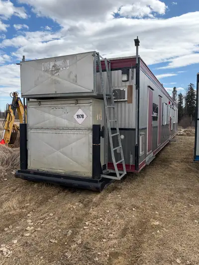 2007 12x60ft wellsite 2 apartments 2 bathrooms, 2 bedrooms, 2 kitchens, vacuum, laundry, propane fur...