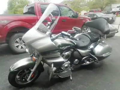 Bike is like new, electronic cruise control, ABS, Audio with handle Control, full windshield,