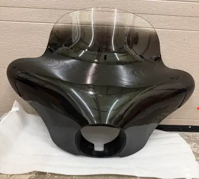 Selling a 5 Gallon Tank (off a 2024 Breakout & was installed on my 2022 Street Bob - includes the or...