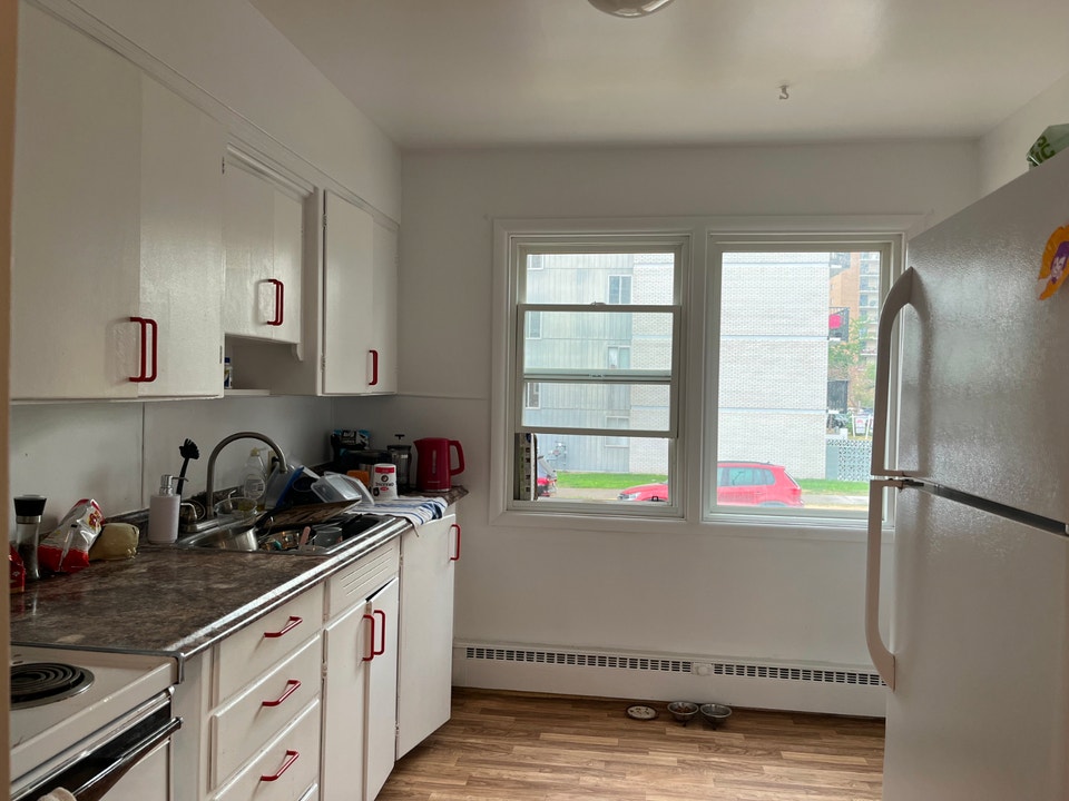 Beltline connaught 2 bedrm apart , walk to 17 av sw  $1370/m  el 2