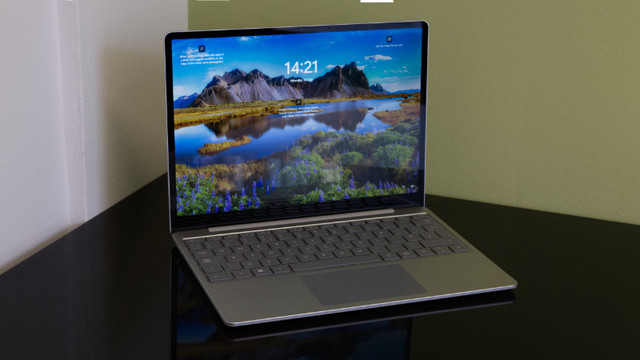 New Microsoft Surface Laptop Go - 10th Gen i5, 8GB RAM,256GB SSD