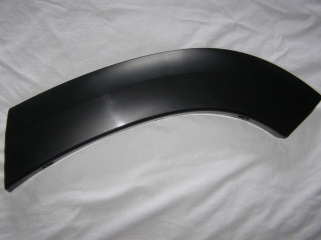 NEUF Moulure Aile Toyota Rav4 2006 - 2012 Fender Flare Moulding dans Pièces de carrosserie  à Longueuil/Rive Sud