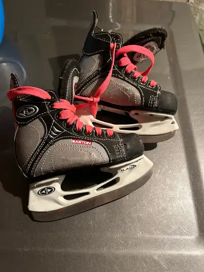 Tiny Easton hockey skates youth 8, View more