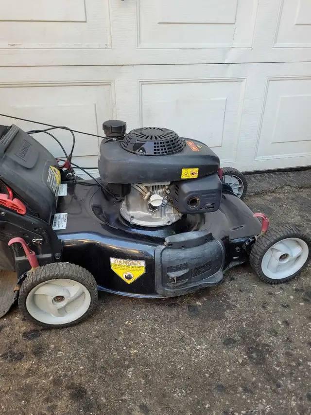 Craftsman self propelled lawnmower  in Lawnmowers & Leaf Blowers in Kitchener / Waterloo - Image 4
