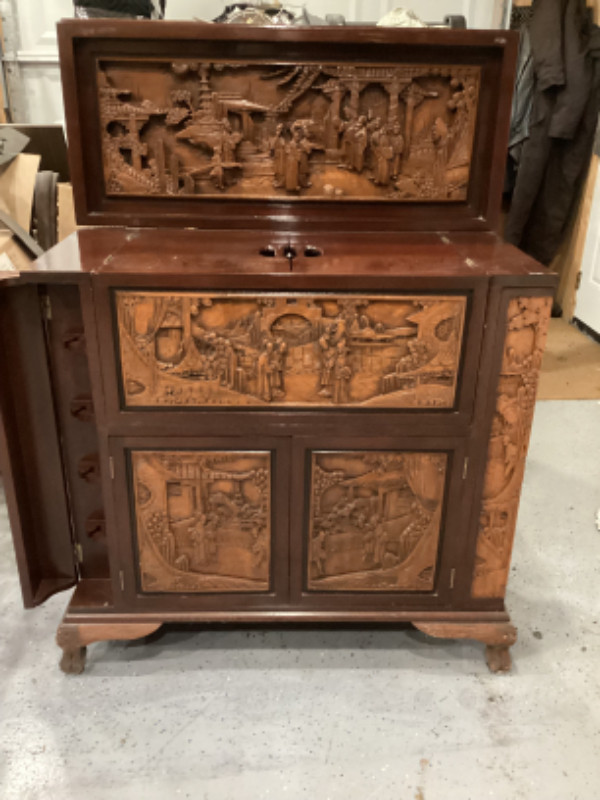 Vintage Carved drink service cabinet in Multi-item in Fredericton - Image 2