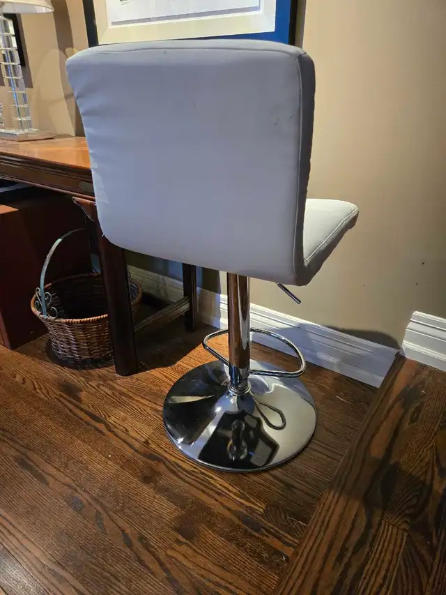 Chrome Tufted Leather Counter/Bar Stool Adjustable Height, W in Chairs & Recliners in City of Toronto - Image 3