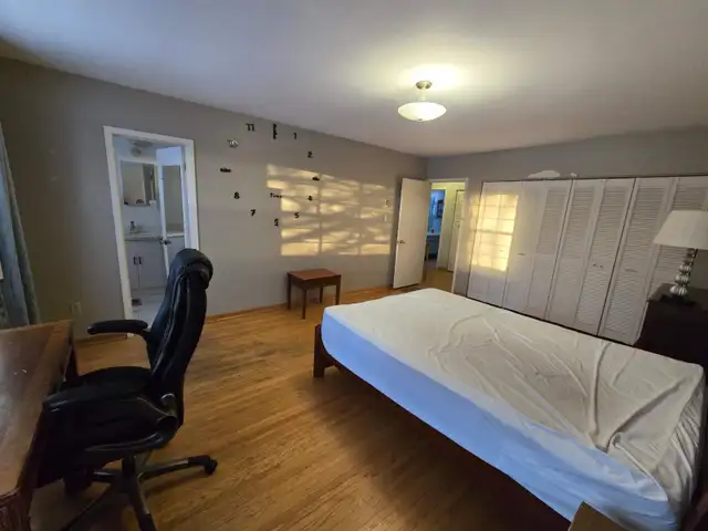 Furnished Room & private washroom & Parking near Hwy 401/404 Feb