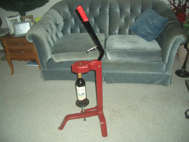 Wine Bottle Corker - Floor Model in Hobbies & Crafts in Edmonton - Image 3