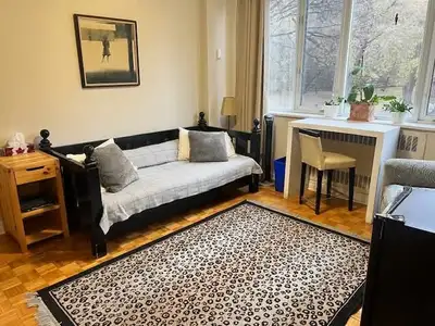 SENIORS / PROFESSIONALS WELCOME FOR ONE PERSON ONLY FOUNTAINBLU APARTMENTS Rosedale Valley Road and...