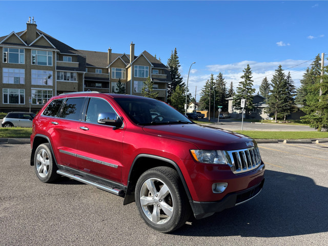 2012 Jeep Grand Cherokee Overland - Premium Package in Cars & Trucks in Calgary