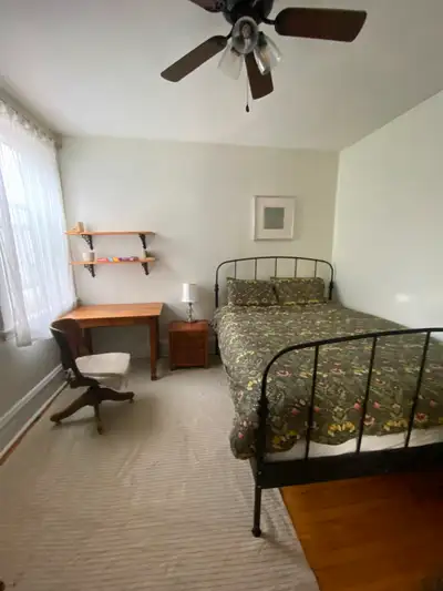 Hello! I’m looking for a roommate to take over a room in a three-bedroom shared house in Old Ottawa...