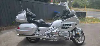 Selling my 2008 GL1800 Honda Goldwing with NAVI/ABS/COMFORT, a touring motorcycle designed for long-...