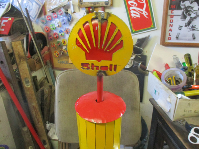 SHABBY CHIC FOLK ART SHELL GAS PUMP BOWSER $80 MANCAVE DECOR in Home Décor & Accents in Winnipeg - Image 2