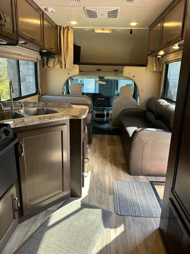 2017 Four Winds Class C 26 ft Motorhome in RVs & Motorhomes in Red Deer - Image 6